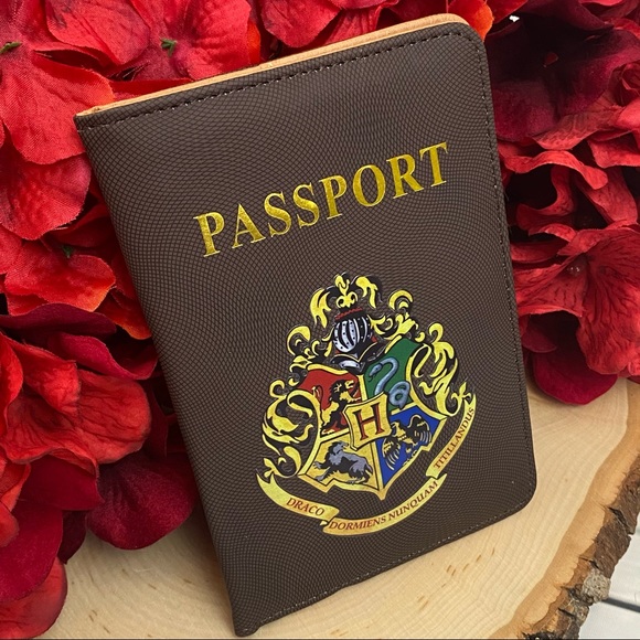Harry Potter Hogwarts House Crest Passport Cover - Picture 2 of 14